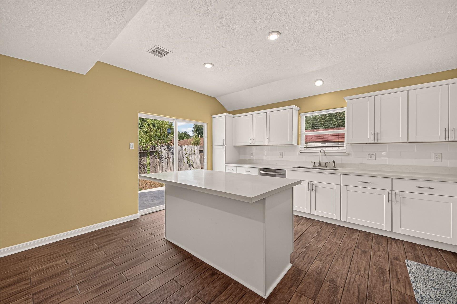 12818 Huntington Field Drive, Houston, TX 77099 Kitchen