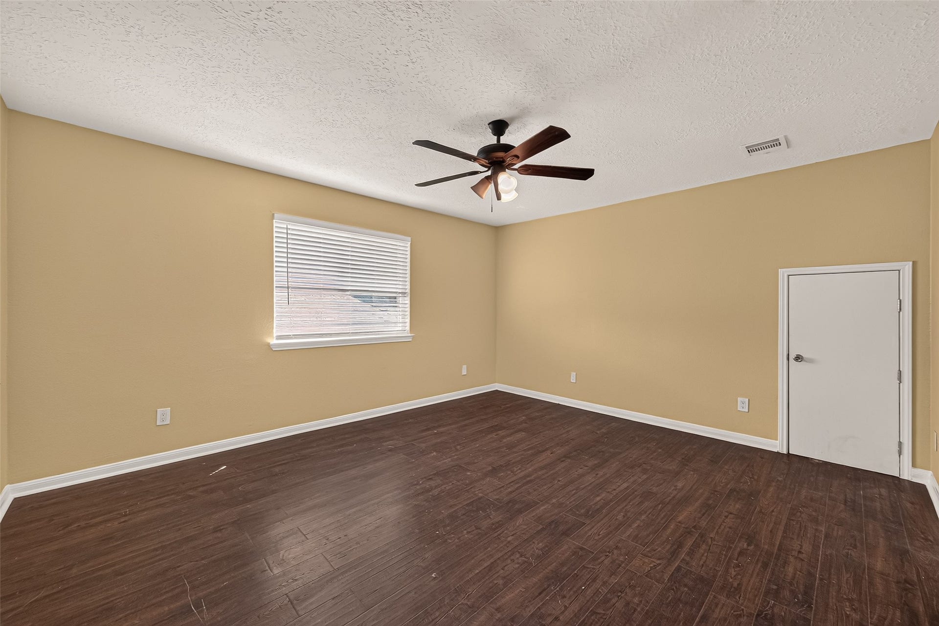 12818 Huntington Field Drive, Houston, TX 77099 Secondary Bedroom-2ndd floor.