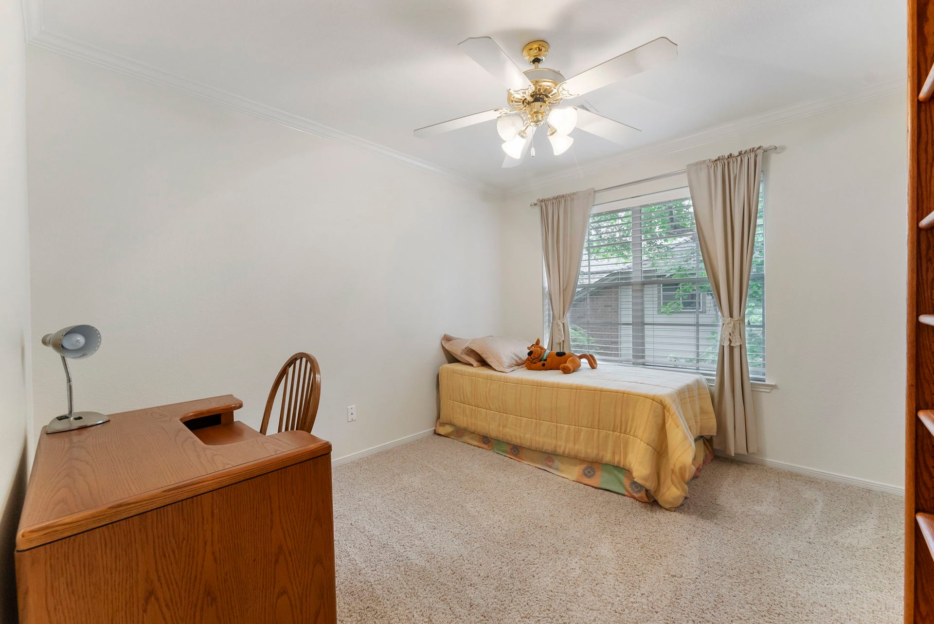 74 E Greywing Circle, The Woodlands, TX 77382 another secondary bedroom........