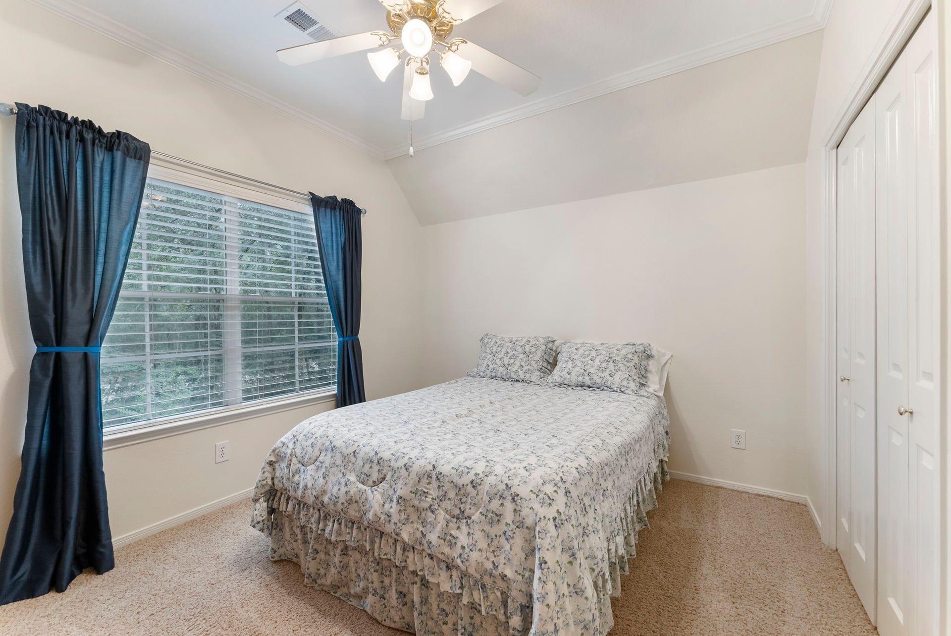 74 E Greywing Circle, The Woodlands, TX 77382 Another secondary bedroom