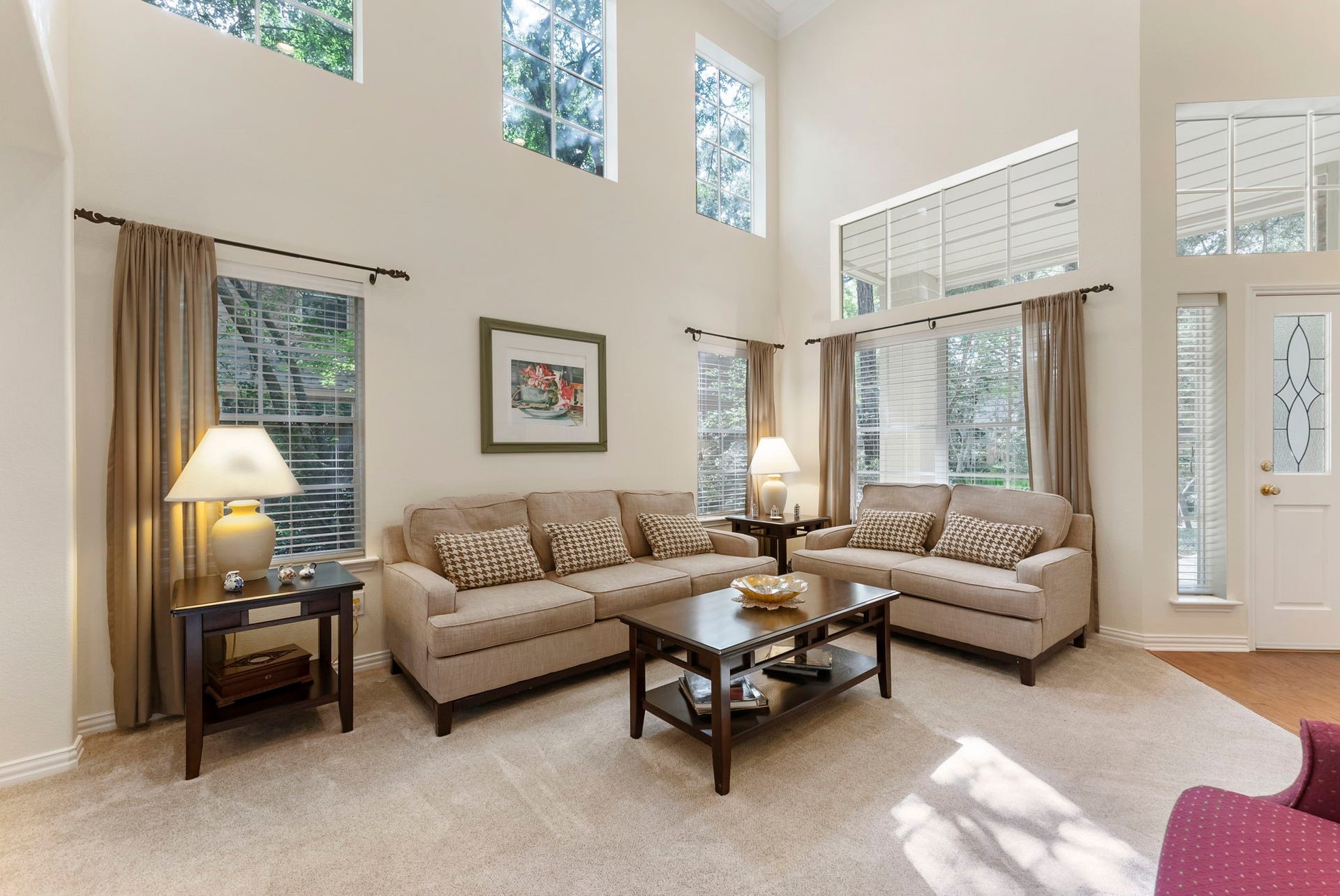 74 E Greywing Circle, The Woodlands, TX 77382 The living room is spacious and welcoming........