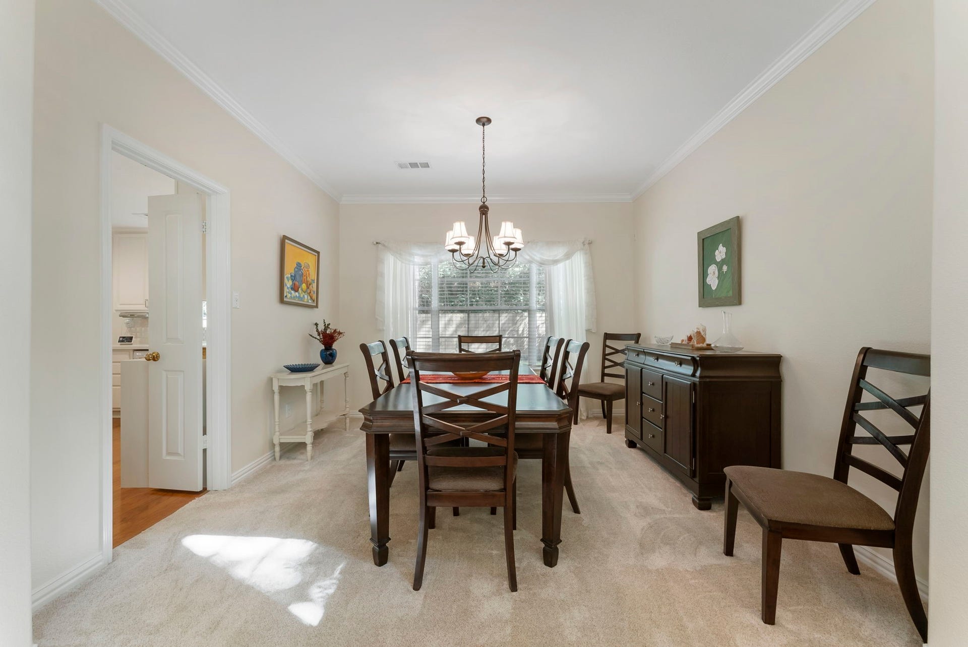 74 E Greywing Circle, The Woodlands, TX 77382 Formal dining is large and opens to kitchen.........
