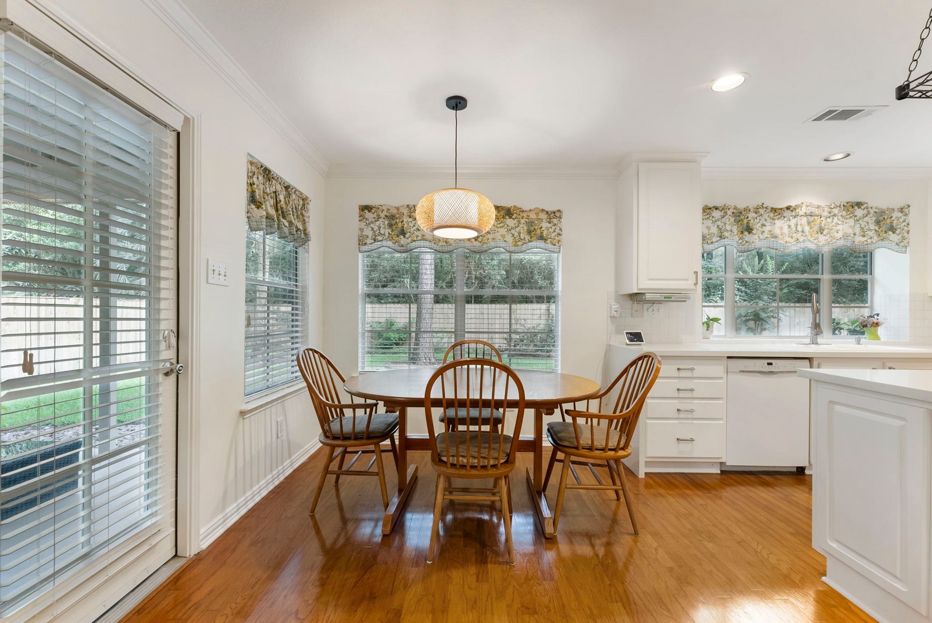 74 E Greywing Circle, The Woodlands, TX 77382 The hardwood floors enhance the area...........