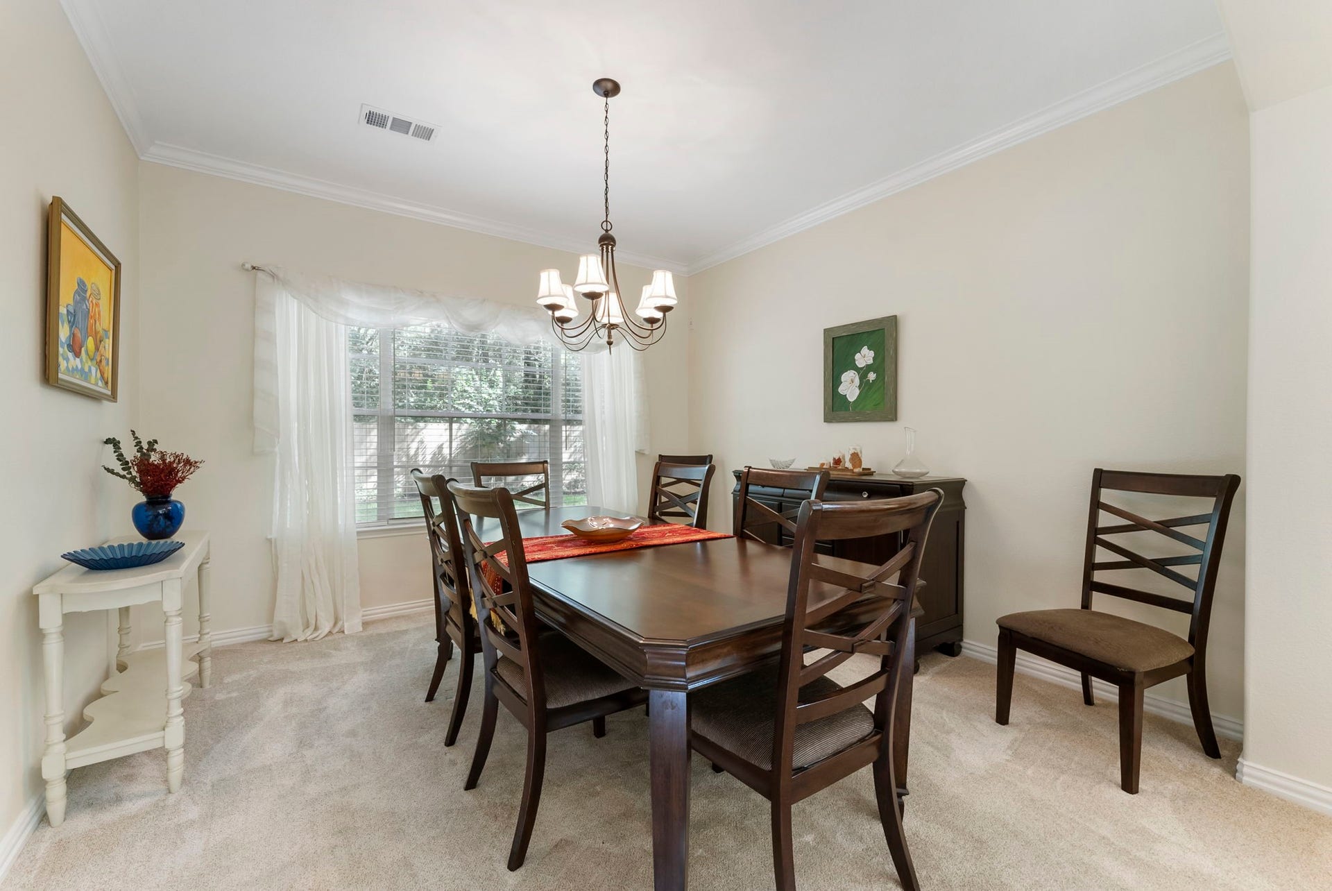 74 E Greywing Circle, The Woodlands, TX 77382 So much light from all the windows.......