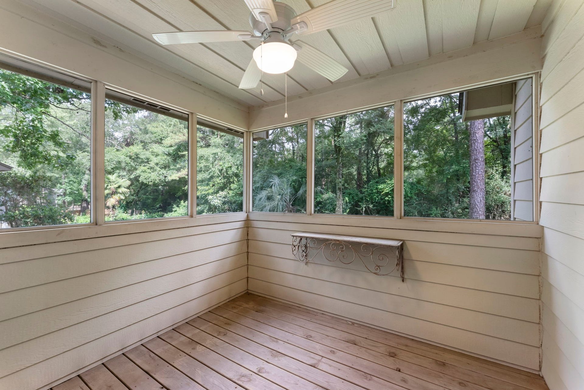 74 E Greywing Circle, The Woodlands, TX 77382 The screened porch off the upstairs game room.