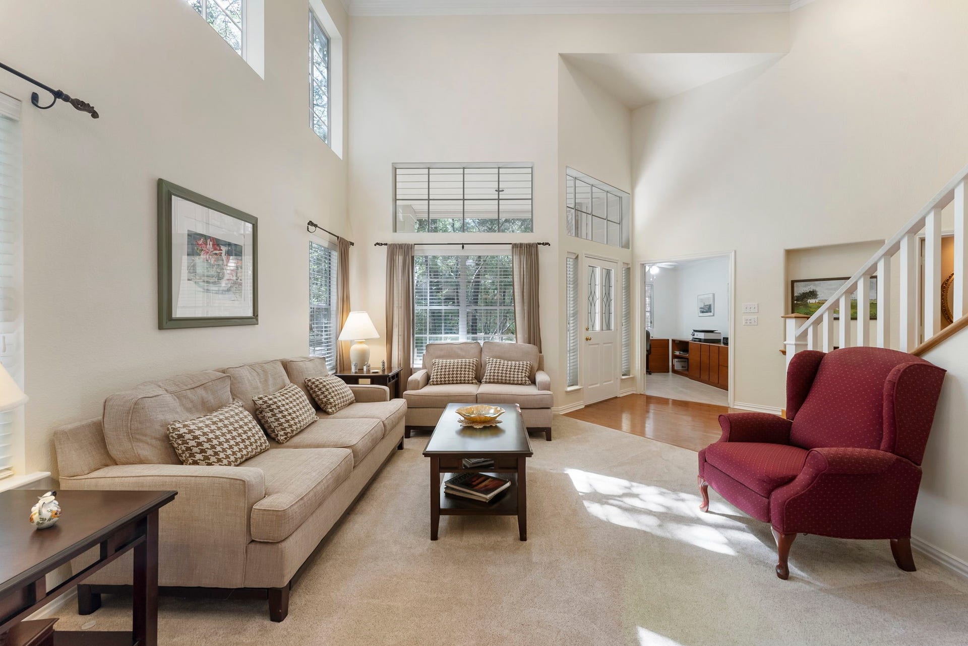 74 E Greywing Circle, The Woodlands, TX 77382 another view of the living room..........