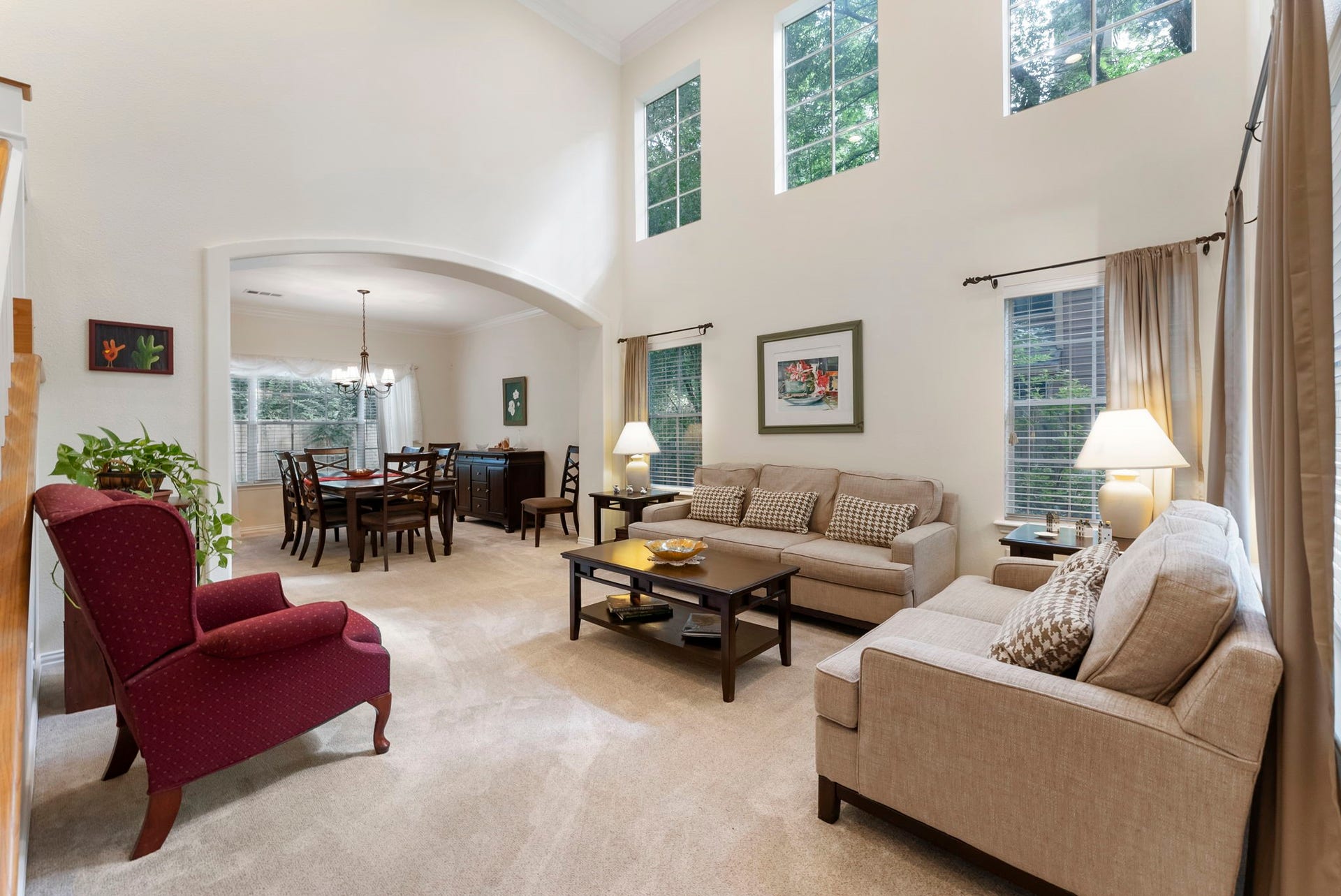 74 E Greywing Circle, The Woodlands, TX 77382 The living room has high ceilings and high windows---