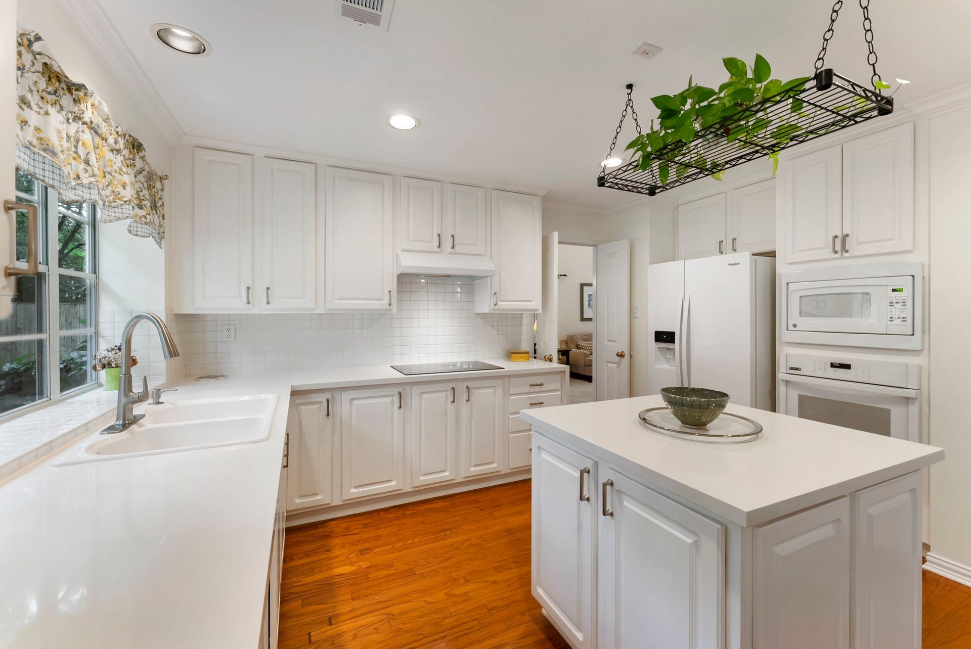 74 E Greywing Circle, The Woodlands, TX 77382 Another view.........