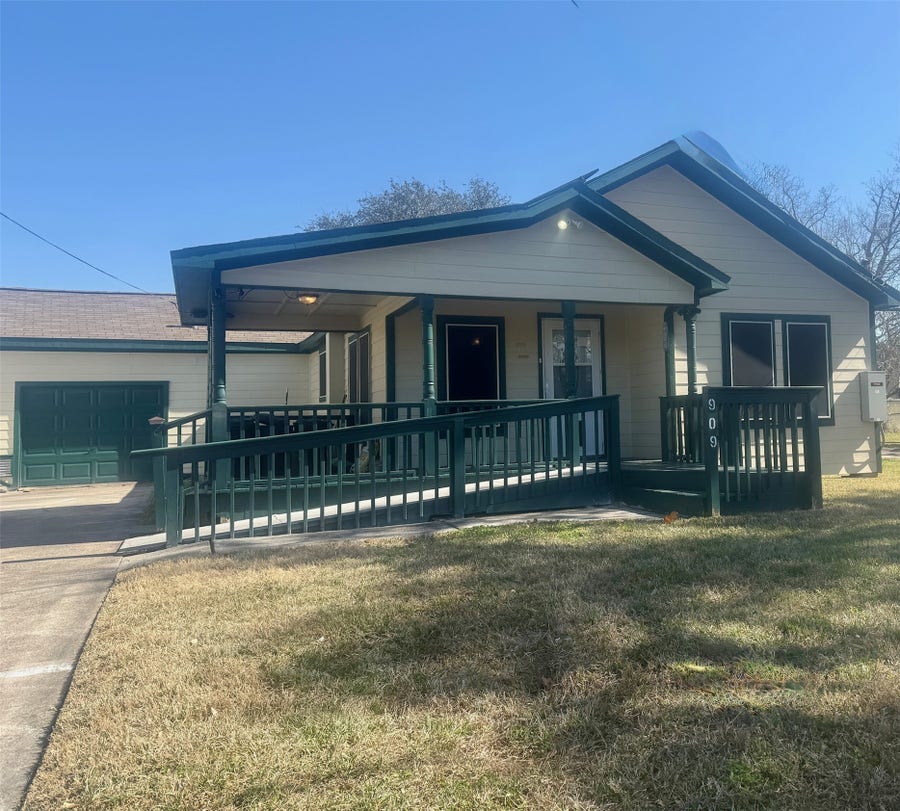 Property photo for 909 Dutch Street, Deer Park, TX