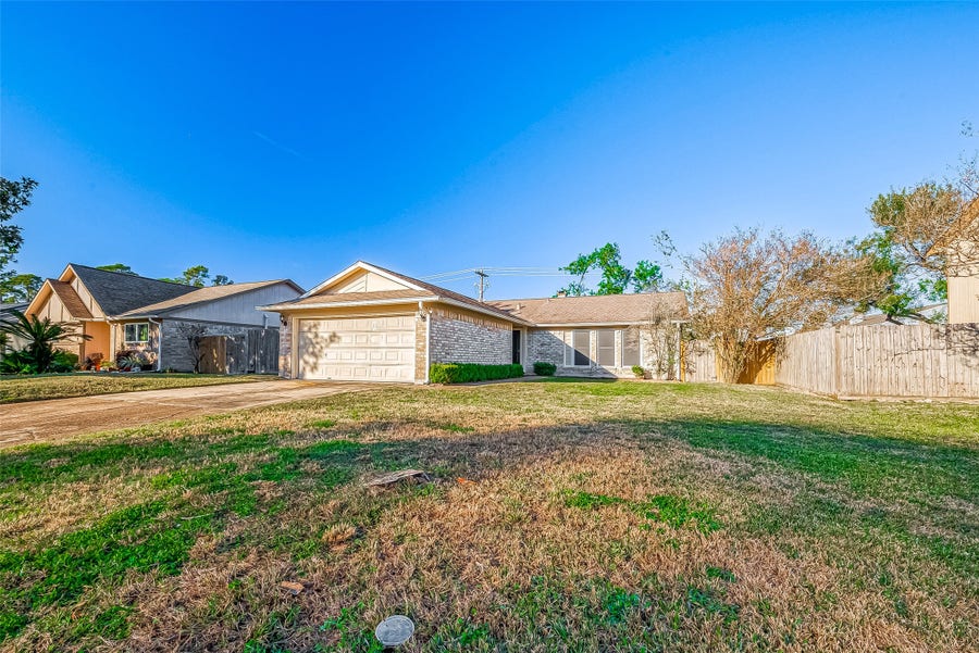 Property photo for 610 Bienville Lane, Houston, TX