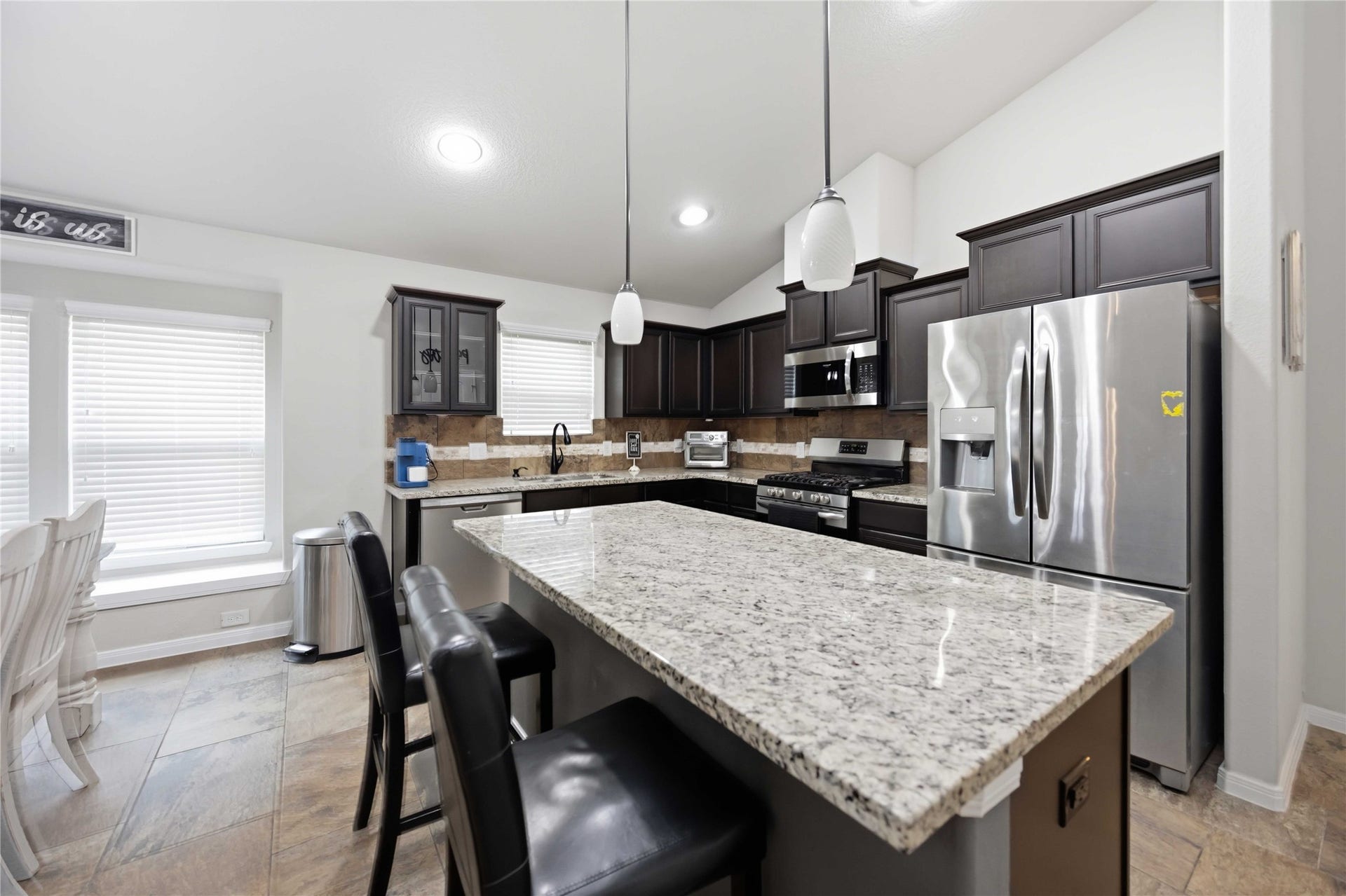 712 Rim Water Drive, Alvin, TX 77511 712 Rim Water Drive, Alvin, TX 77511