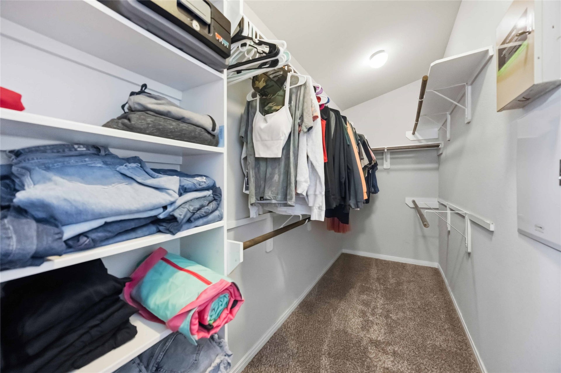 712 Rim Water Drive, Alvin, TX 77511 Spacious walk-in closet with ample shelving and hanging space, perfect for organizing your wardrobe efficiently.