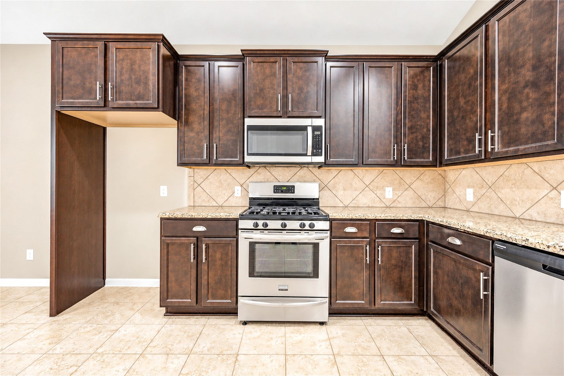 228 Country Crossing Circle, Magnolia, TX 77354