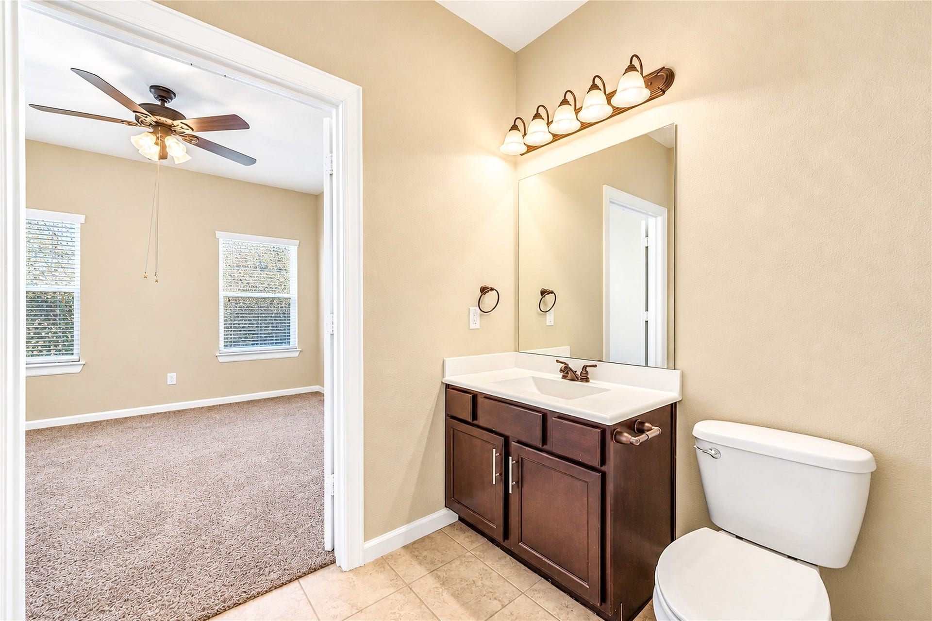 228 Country Crossing Circle, Magnolia, TX 77354