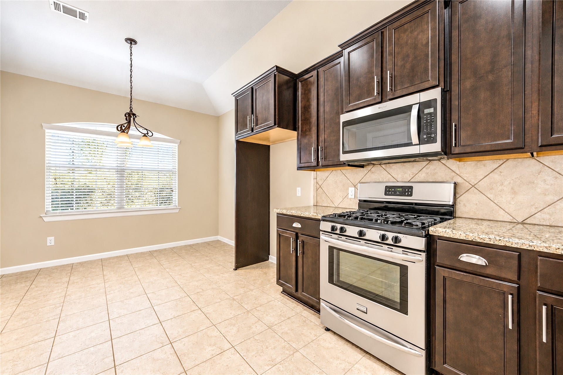 228 Country Crossing Circle, Magnolia, TX 77354