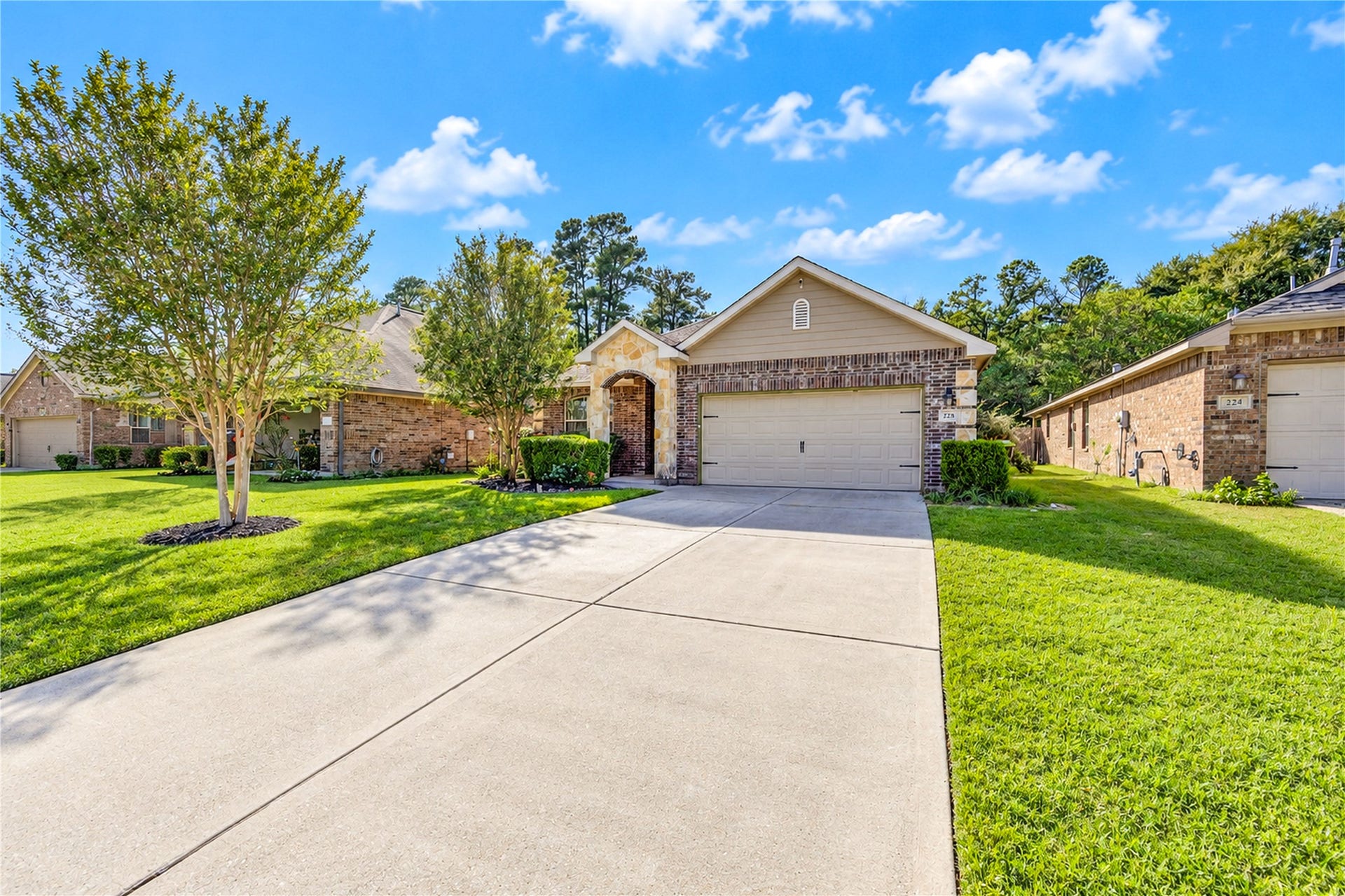 228 Country Crossing Circle, Magnolia, TX 77354