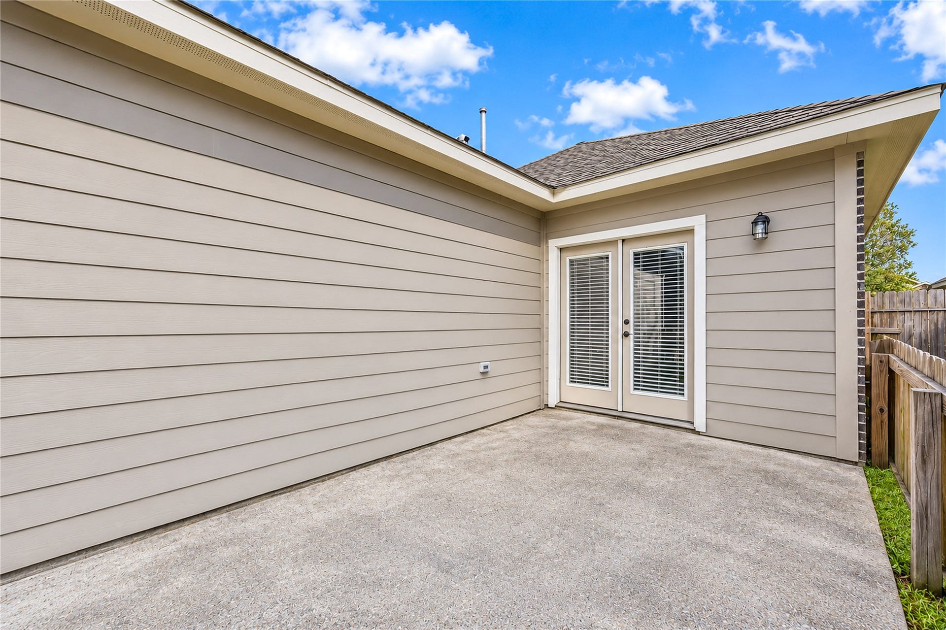 228 Country Crossing Circle, Magnolia, TX 77354