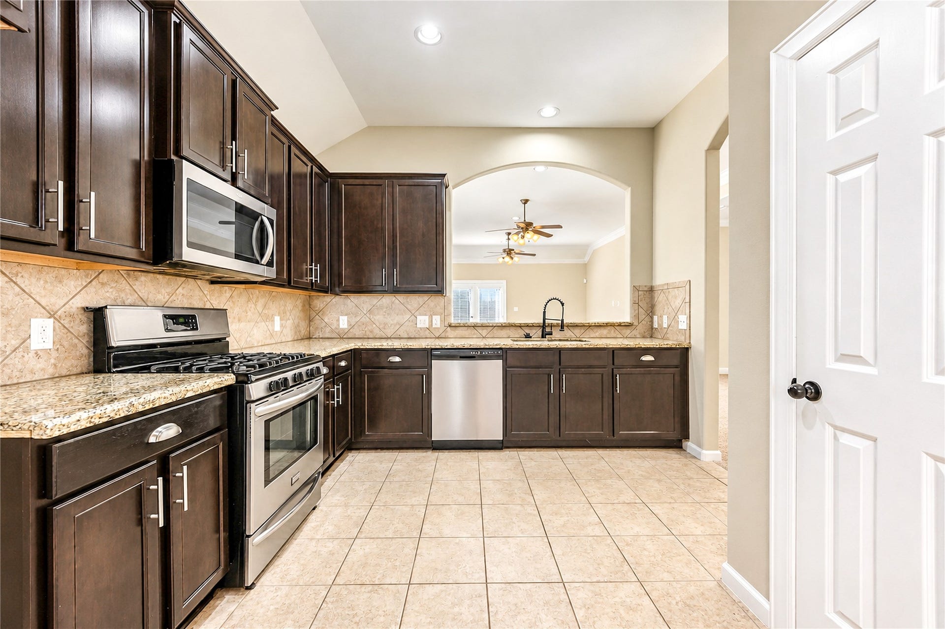 228 Country Crossing Circle, Magnolia, TX 77354