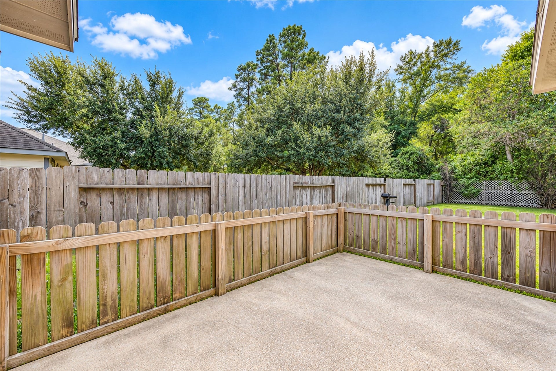 228 Country Crossing Circle, Magnolia, TX 77354
