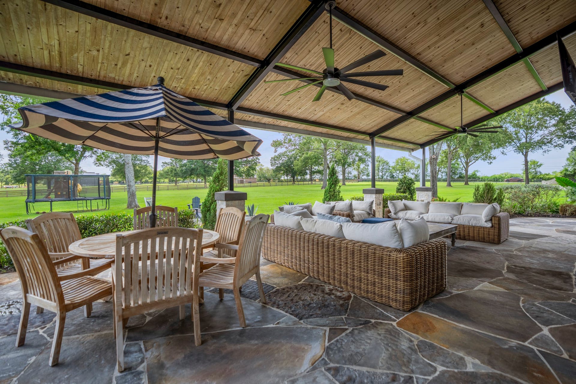 18859 Kinkaid Road W, Montgomery, TX 77316