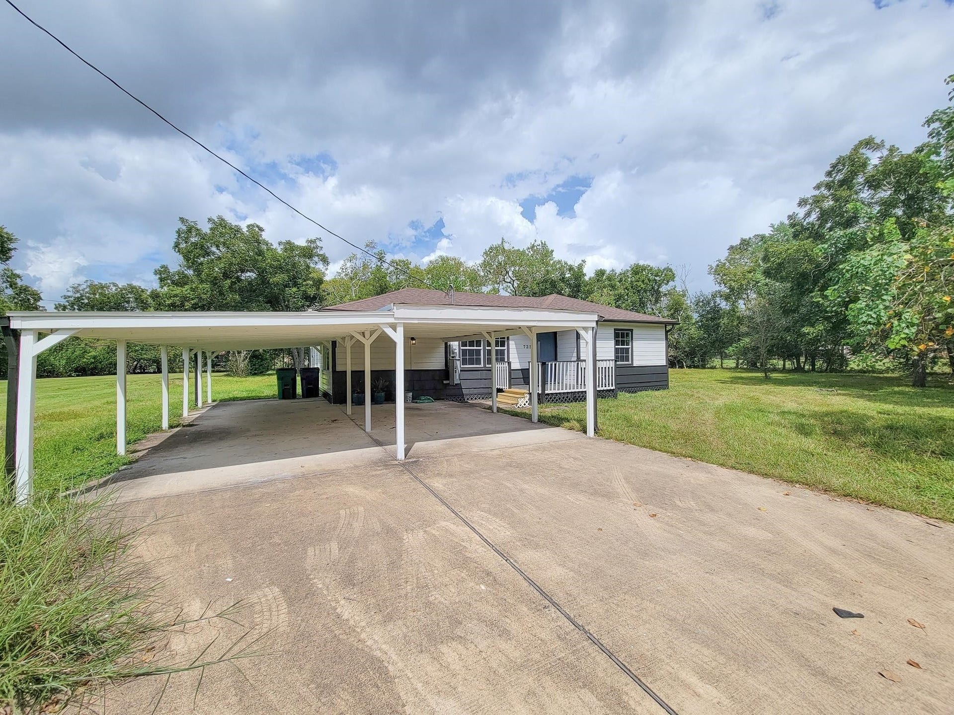 725 Cahill Road, Angleton, TX 77515 725 Cahill Road, Angleton, TX 77515