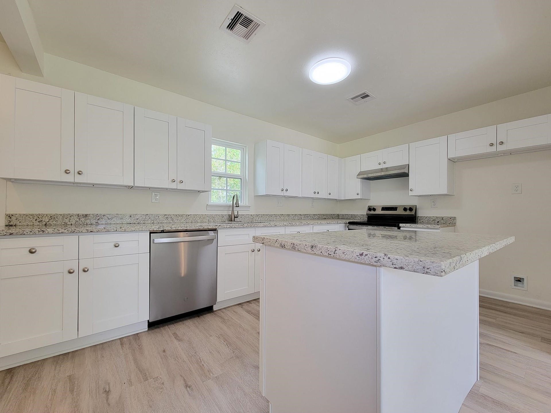 725 Cahill Road, Angleton, TX 77515 725 Cahill Road, Angleton, TX 77515