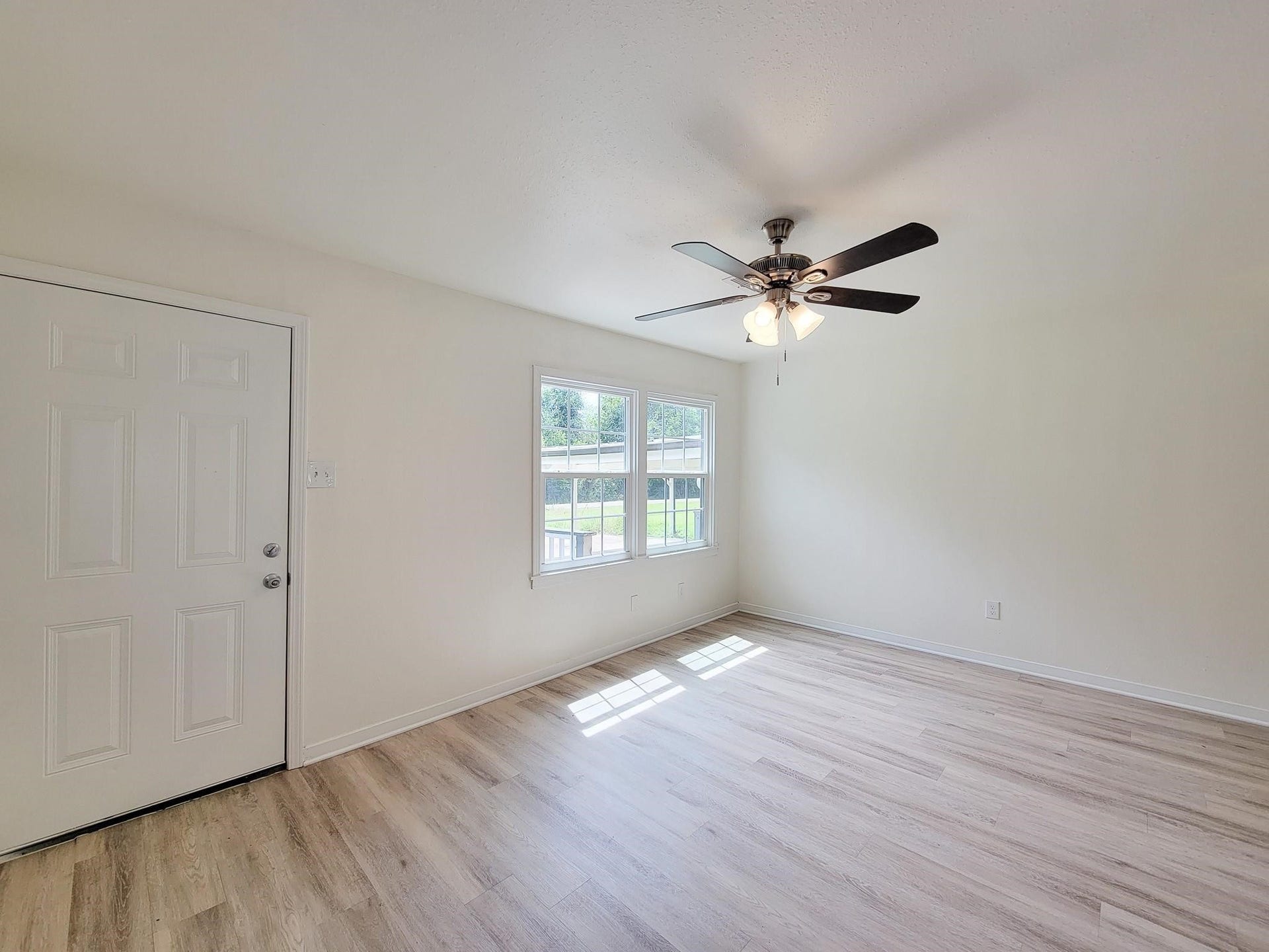 725 Cahill Road, Angleton, TX 77515 725 Cahill Road, Angleton, TX 77515
