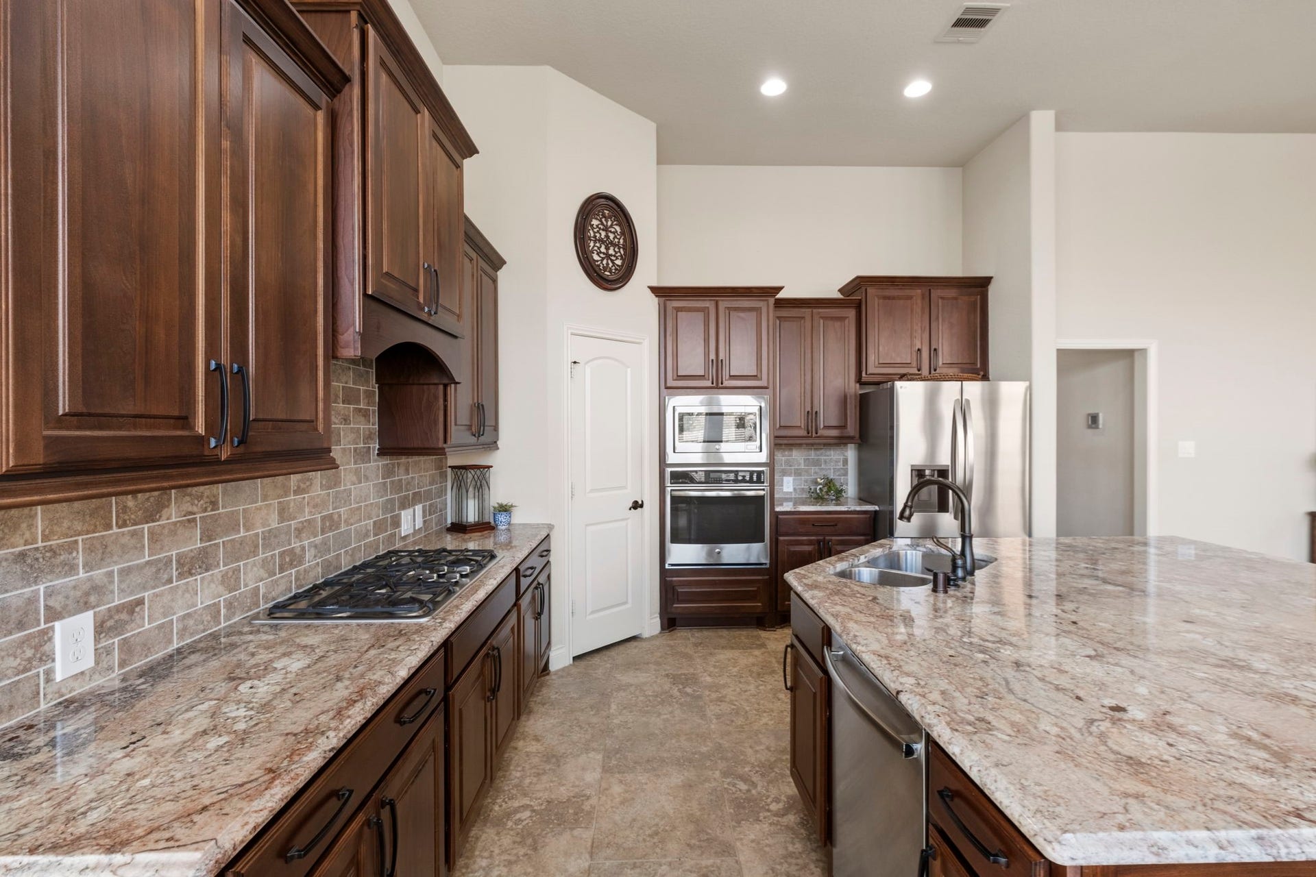 2030 Rainy Mist Drive, Missouri City, TX 77459 Double-basin sink and granite countertops pair functionality with a view toward the backyard.
