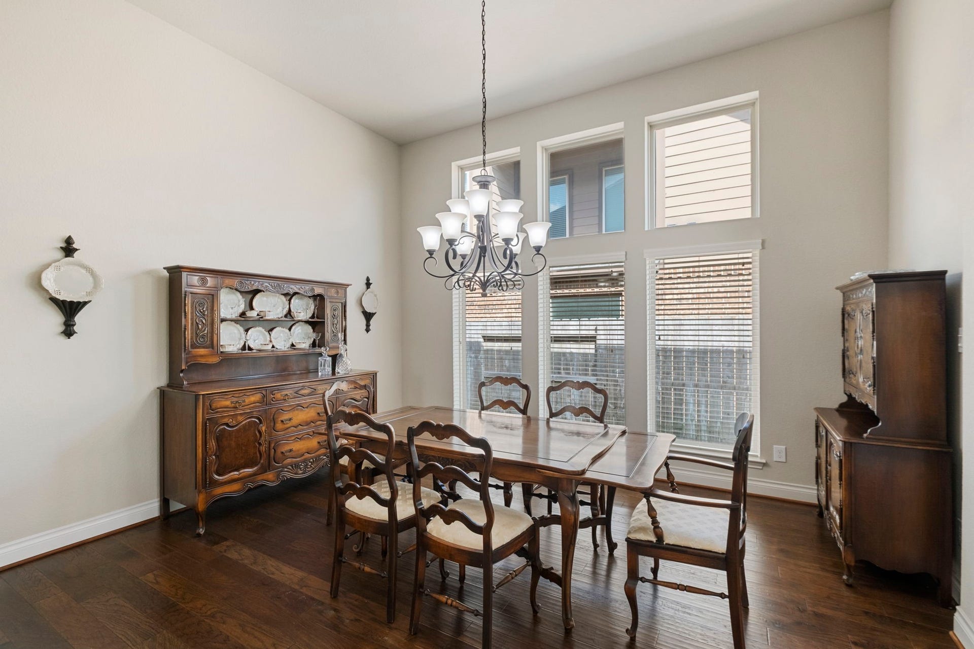 2030 Rainy Mist Drive, Missouri City, TX 77459 Sun-filled dining area surrounded by windows and conveniently positioned within the home.