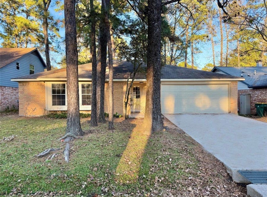 Property photo for 6 Maywind Court, The Woodlands, TX