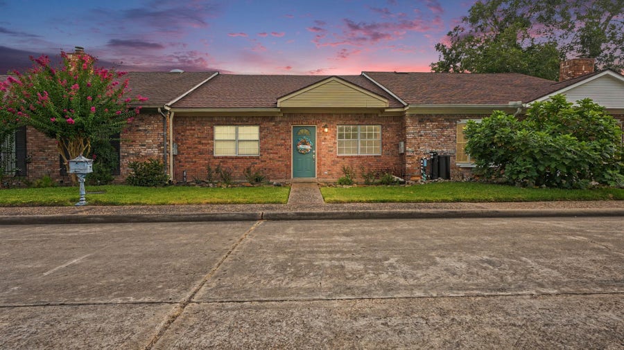 Property photo for 1310 E James Street, #6, Baytown, TX