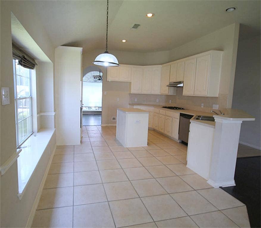 10011 Adobe Drive, Houston, TX 77095 10011 Adobe Drive, Houston, TX 77095