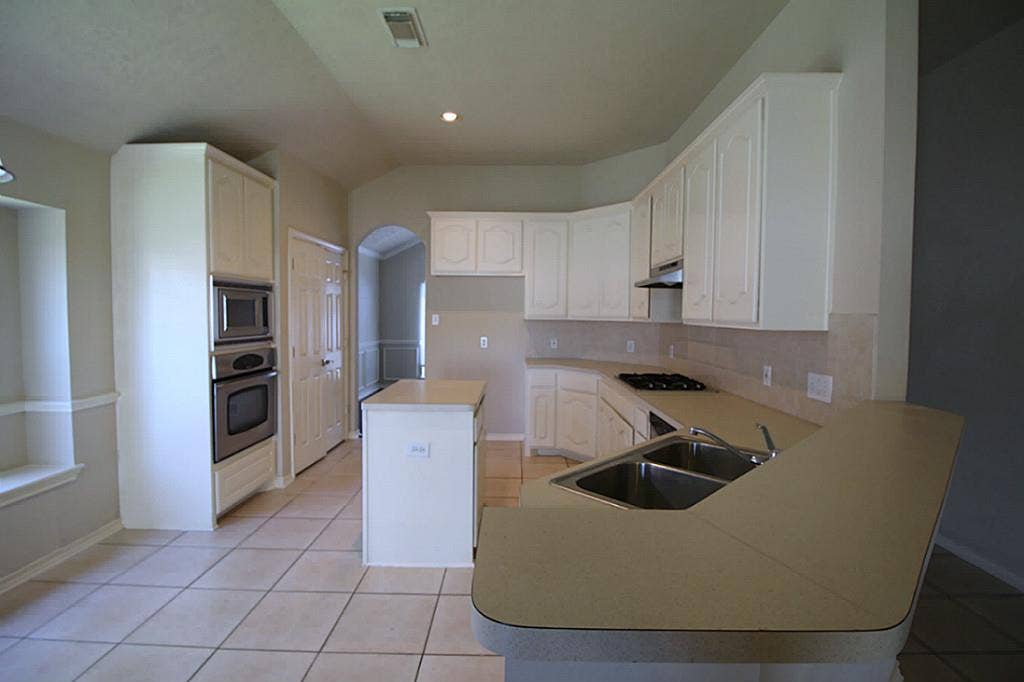10011 Adobe Drive, Houston, TX 77095 10011 Adobe Drive, Houston, TX 77095