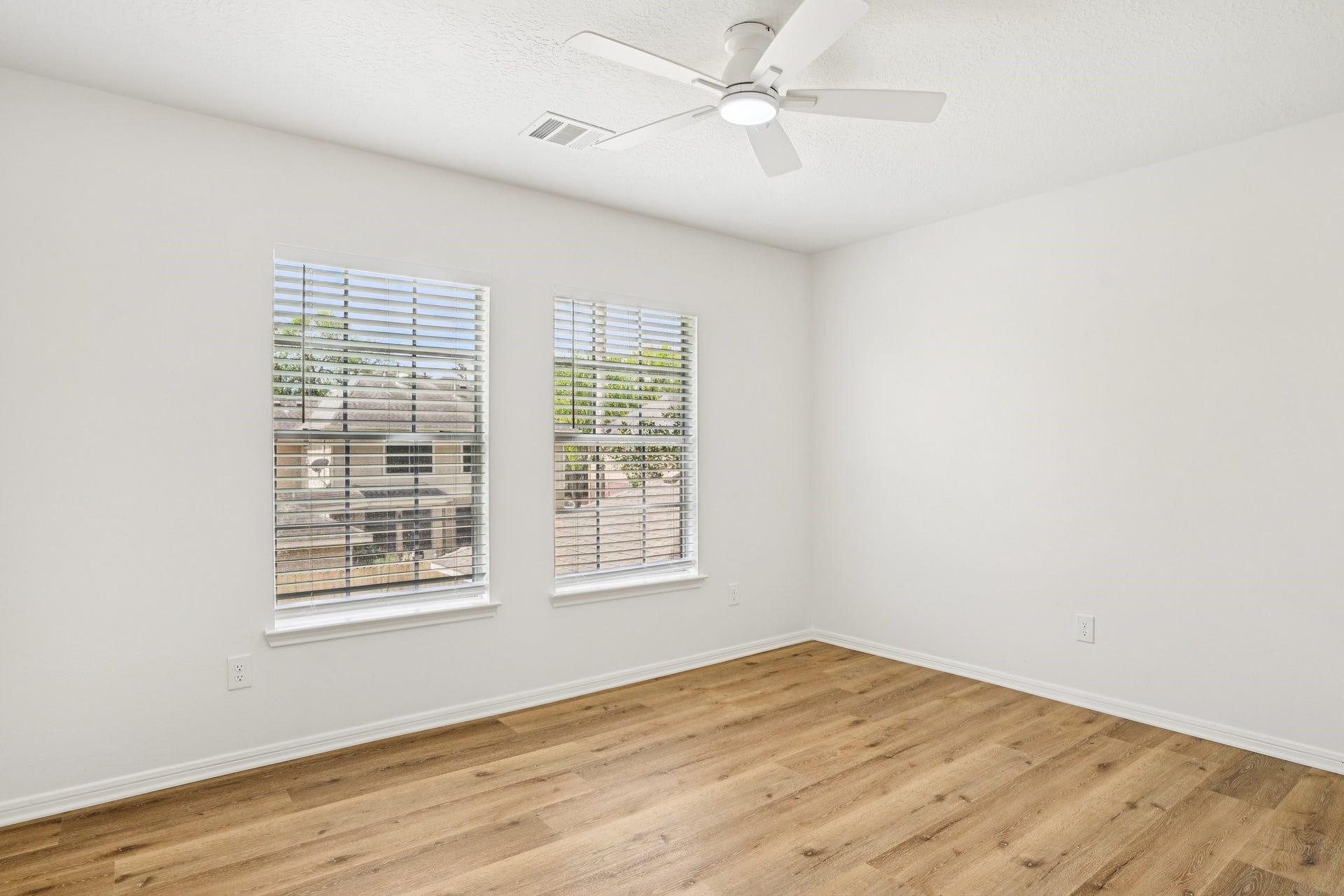 1808 N Mission Circle, Friendswood, TX 77546 1808 N Mission Circle, Friendswood, TX 77546