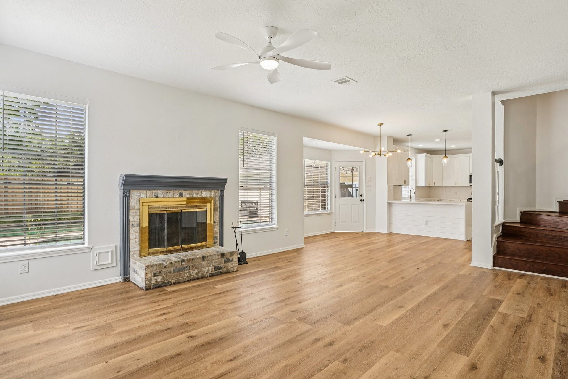 1808 N Mission Circle, Friendswood, TX 77546 1808 N Mission Circle, Friendswood, TX 77546