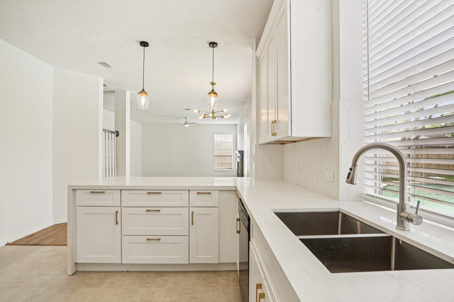 1808 N Mission Circle, Friendswood, TX 77546 1808 N Mission Circle, Friendswood, TX 77546
