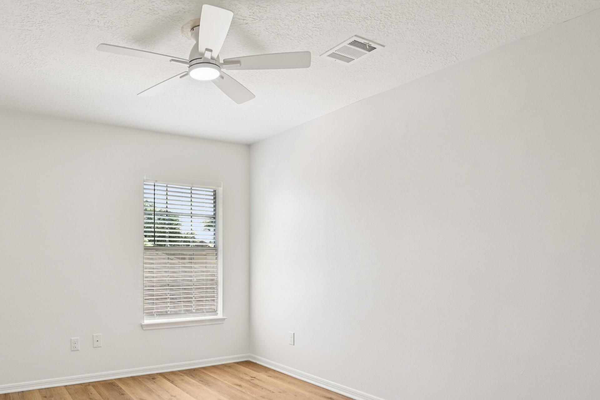 1808 N Mission Circle, Friendswood, TX 77546 1808 N Mission Circle, Friendswood, TX 77546