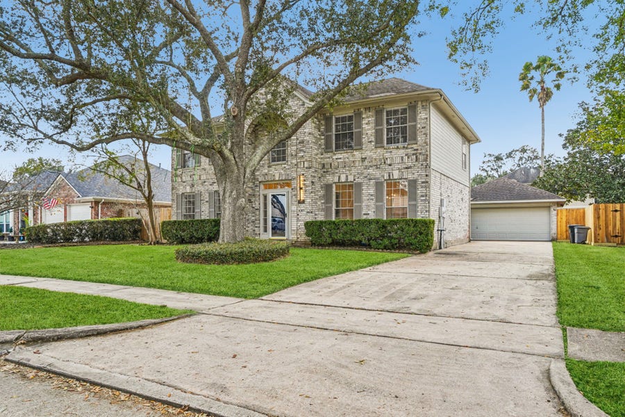 Property photo for 1808 N Mission Circle, Friendswood, TX