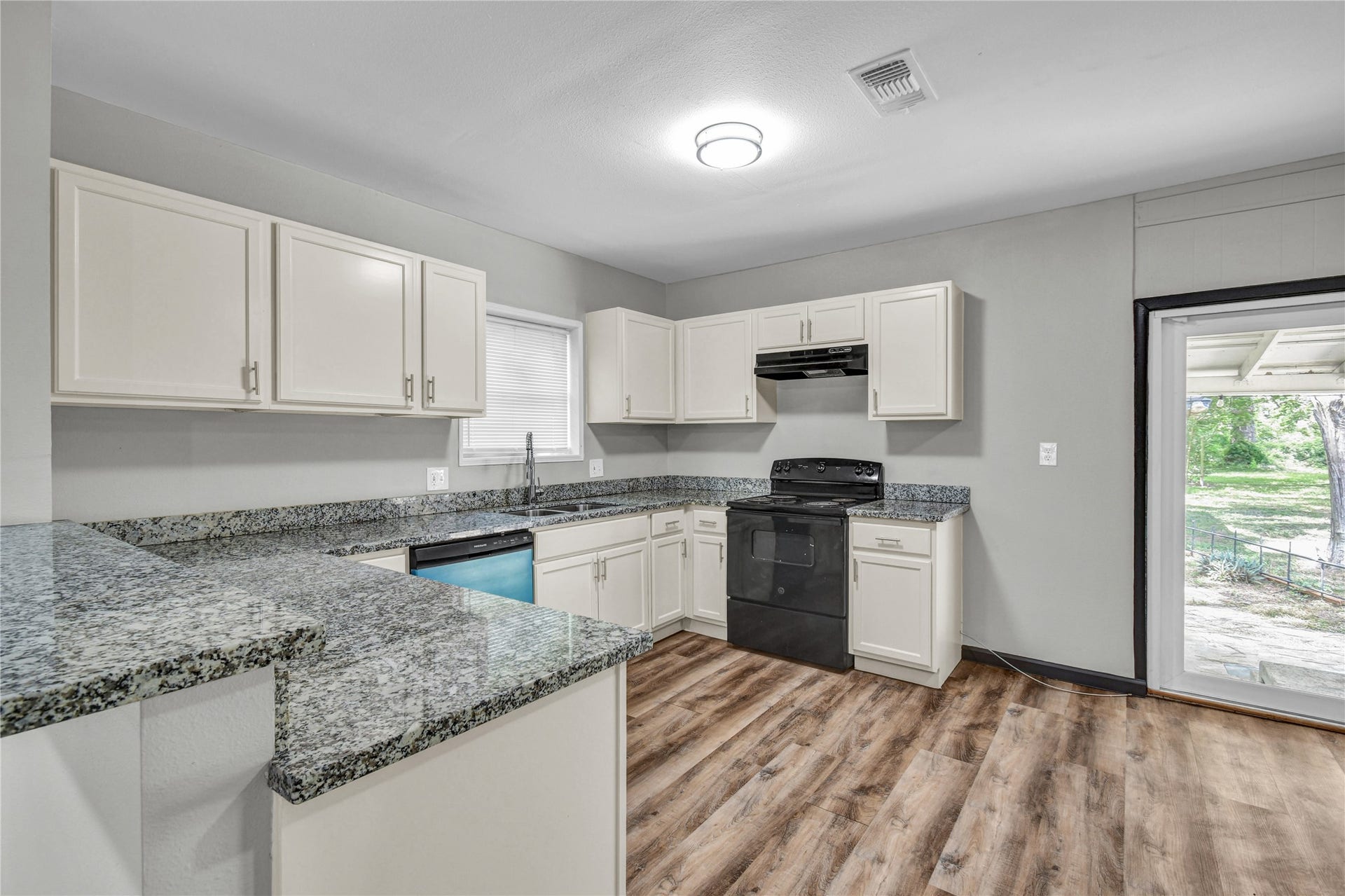 2642 Cedar Drive, La Marque, TX 77568 Kitchen