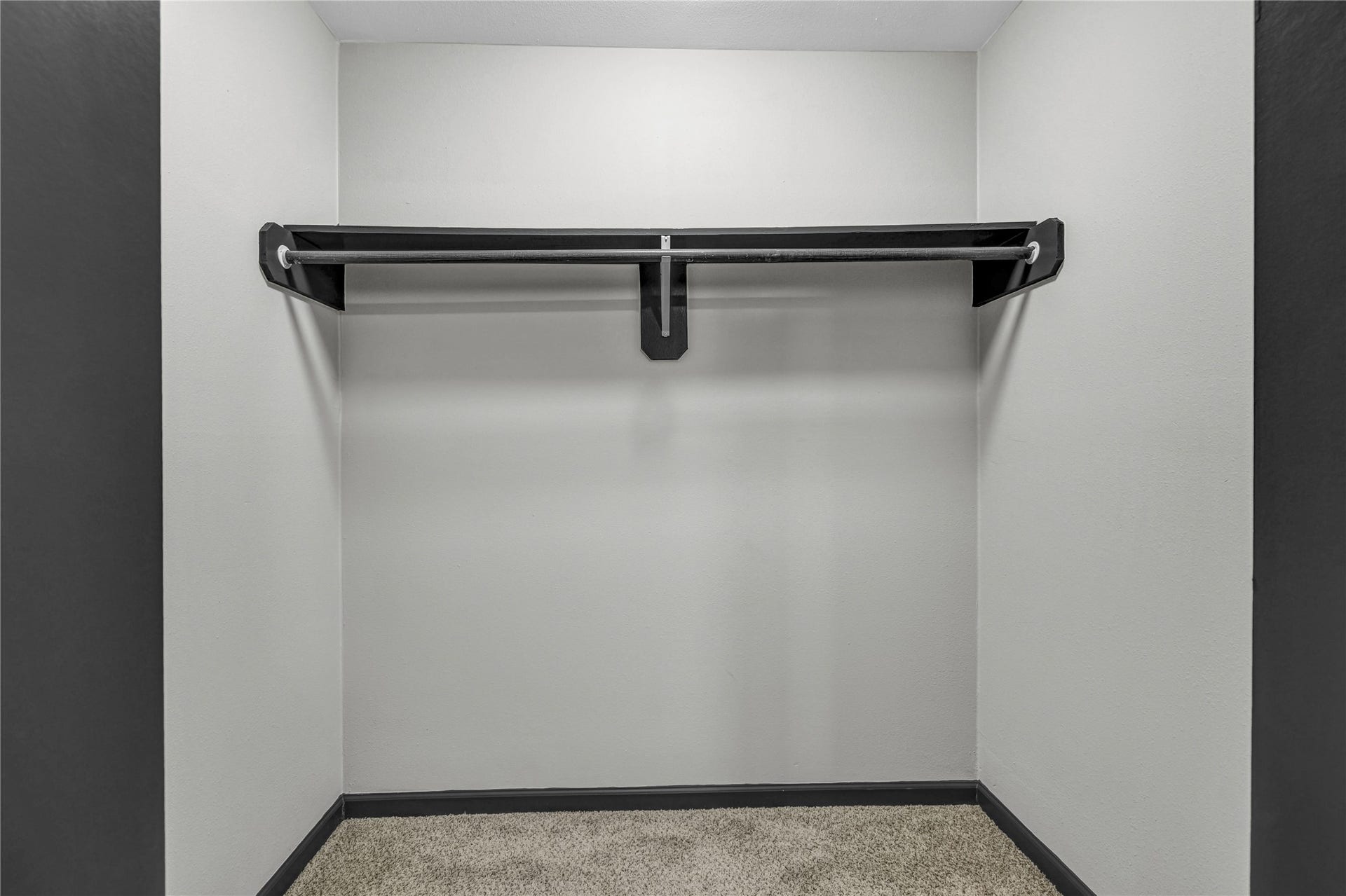 2642 Cedar Drive, La Marque, TX 77568 Primary walk in closet