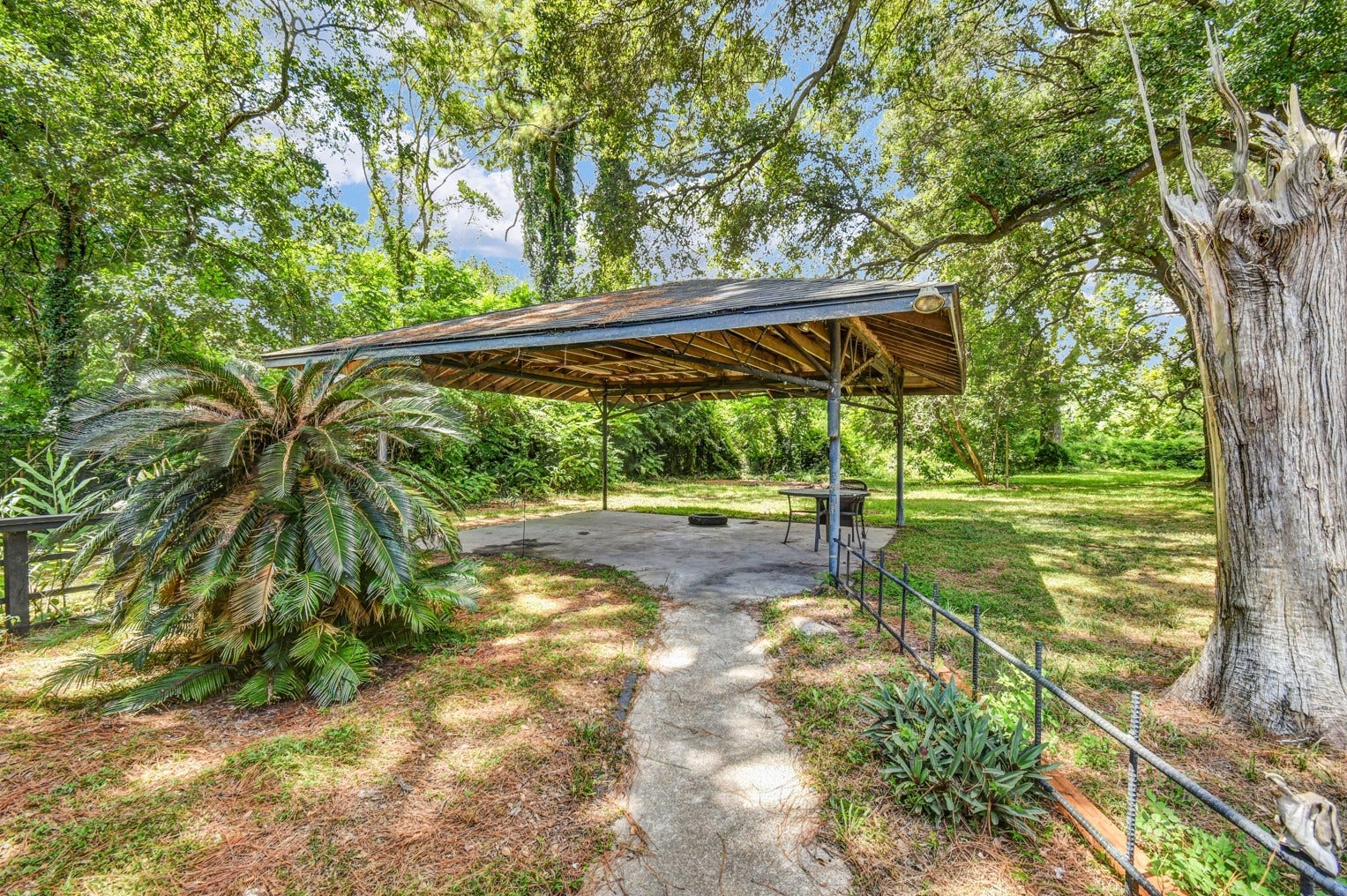 2642 Cedar Drive, La Marque, TX 77568 Covered 15x15 carport