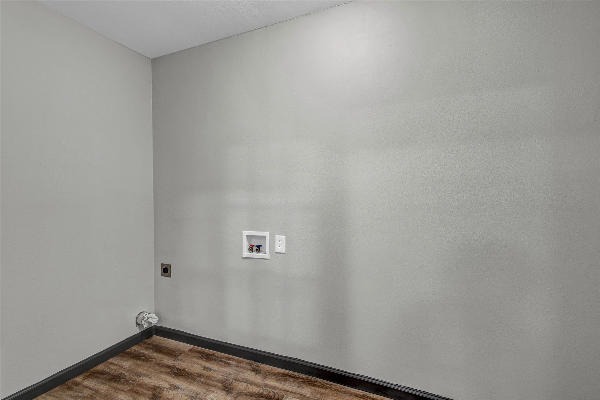 2642 Cedar Drive, La Marque, TX 77568 utility room