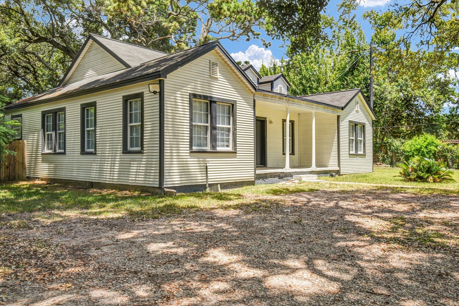 2642 Cedar Drive, La Marque, TX 77568 3 Bedroom, 2 full bath with additional bonus room in the back of the house