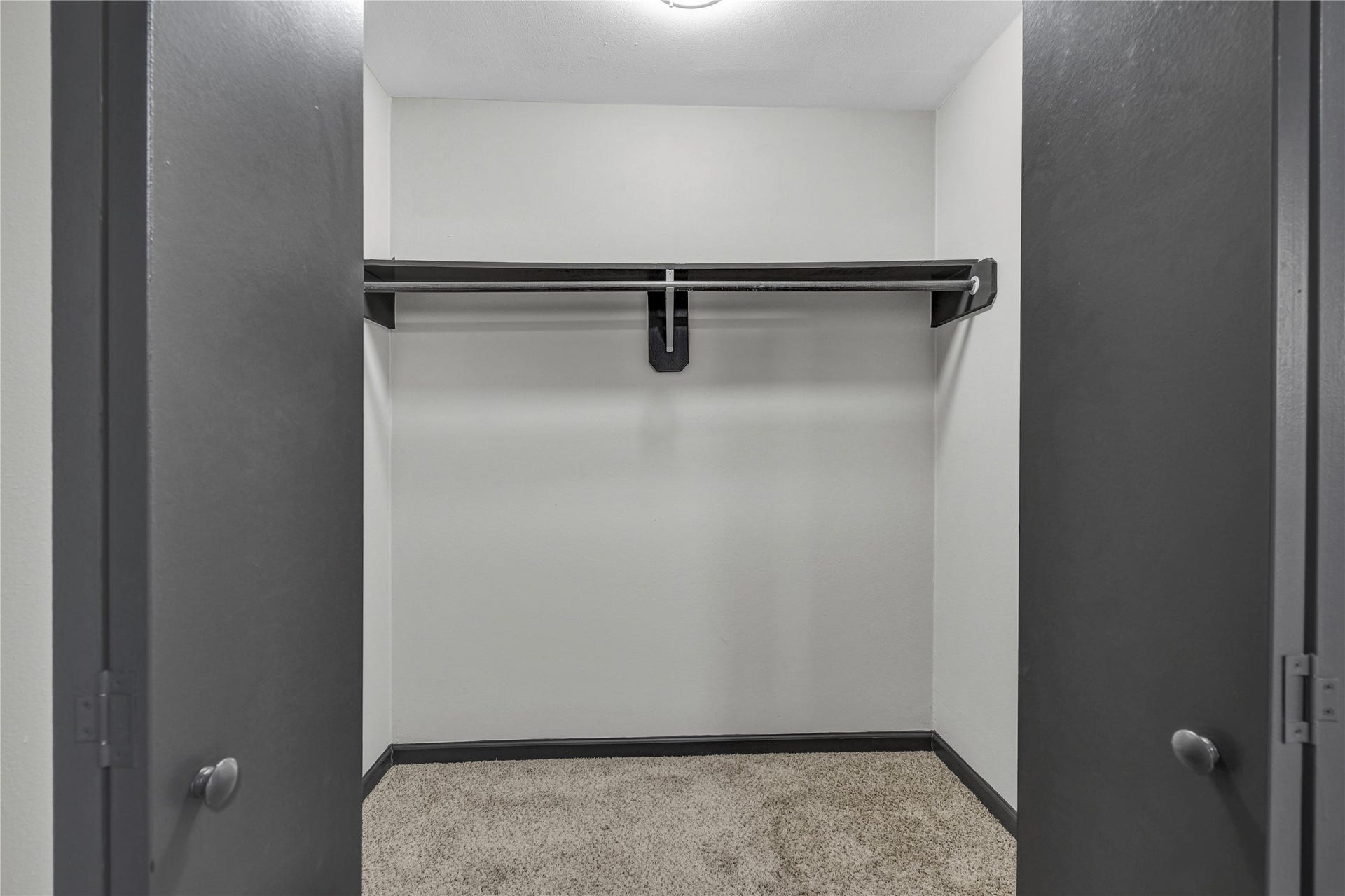 2642 Cedar Drive, La Marque, TX 77568 Primary walk in closet