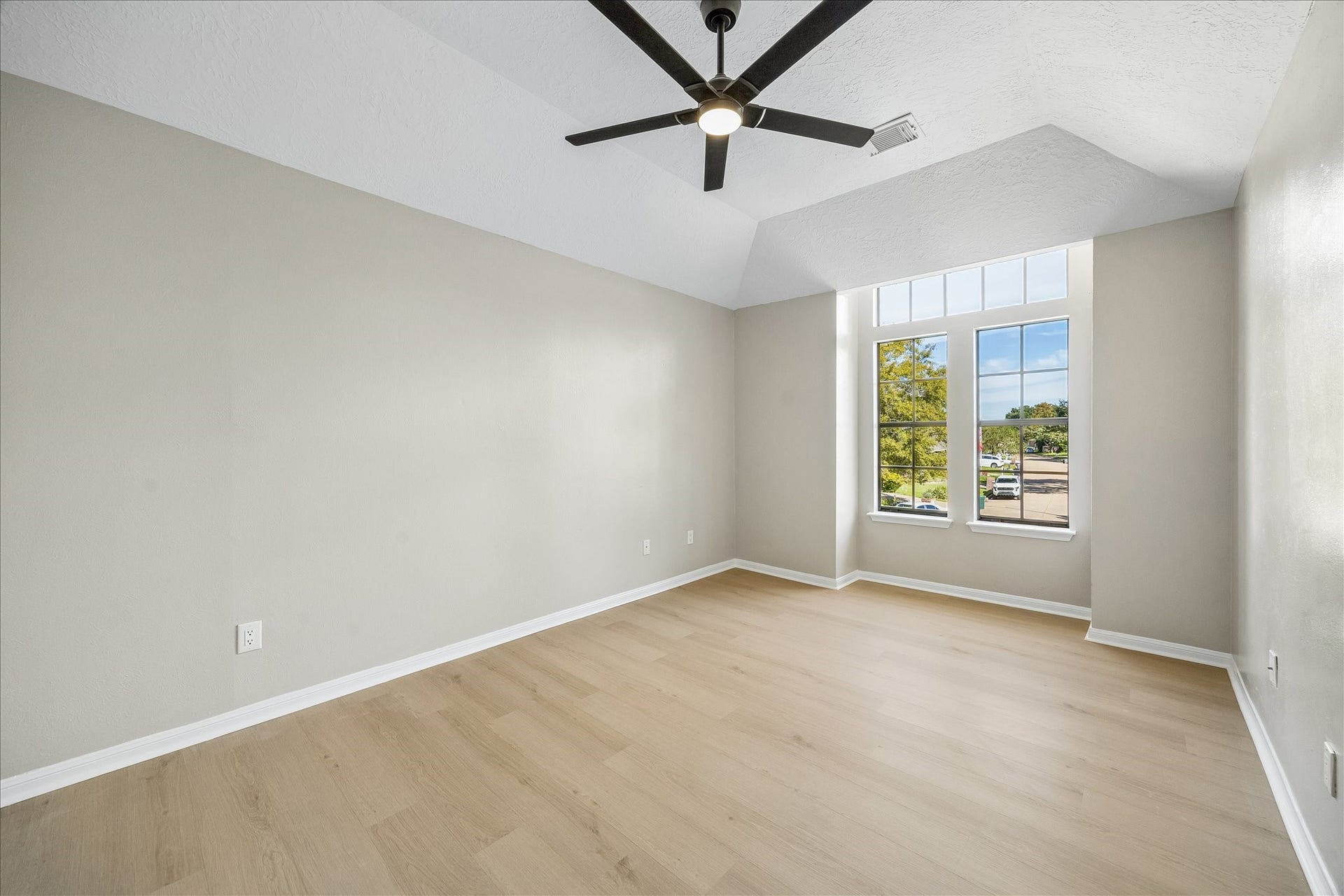 Bedroom ! vaulted ceiling