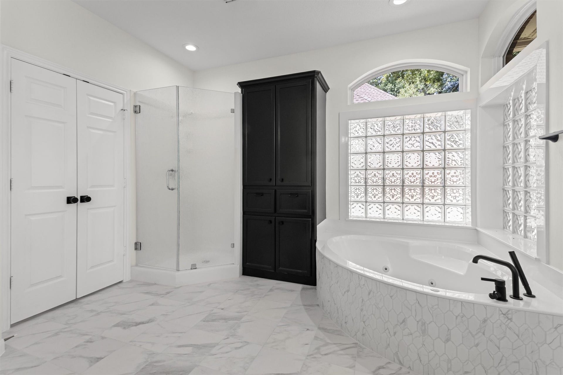 13 Royal Dalton Circle, Conroe, TX 77304 The primary suite flows into a spa-inspired bathroom featuring a corner jetted tub, a separate shower, a spacious walk-in closet, and a convenient linen tower cabinet.