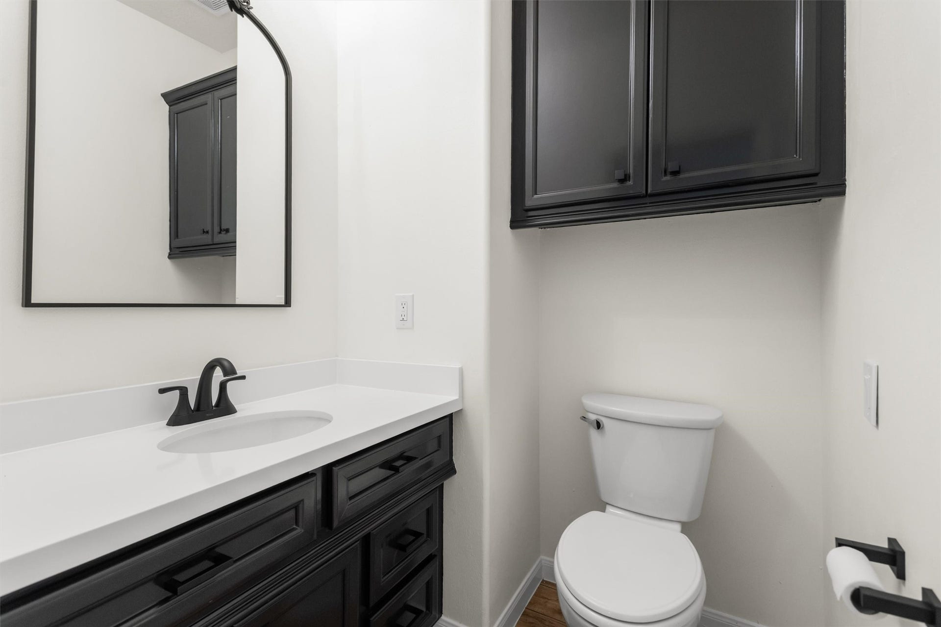 13 Royal Dalton Circle, Conroe, TX 77304 The recently updated half bathroom provides a convenient space for guests.