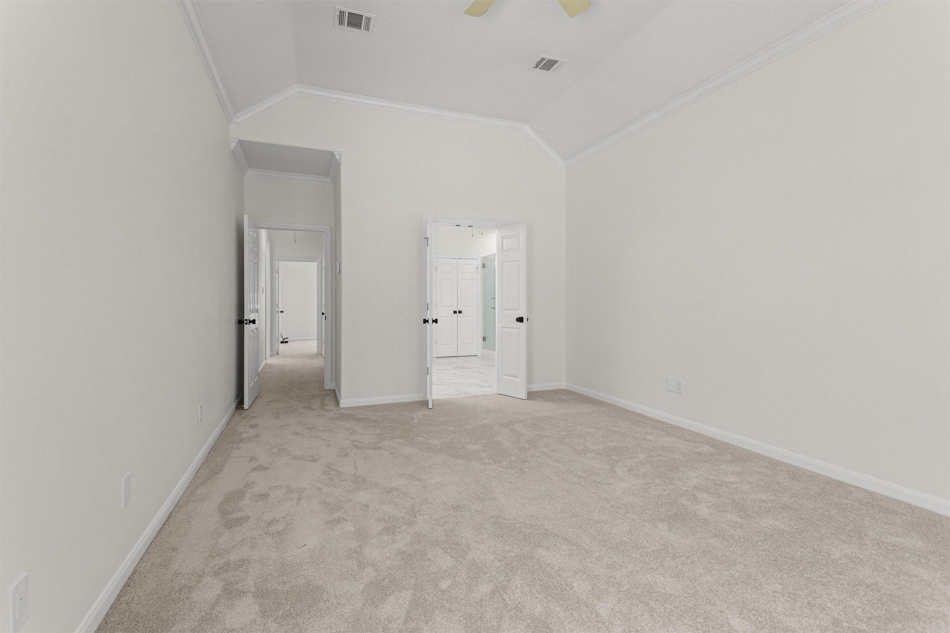 13 Royal Dalton Circle, Conroe, TX 77304 Primary bedroom featuring an ensuite bathroom.