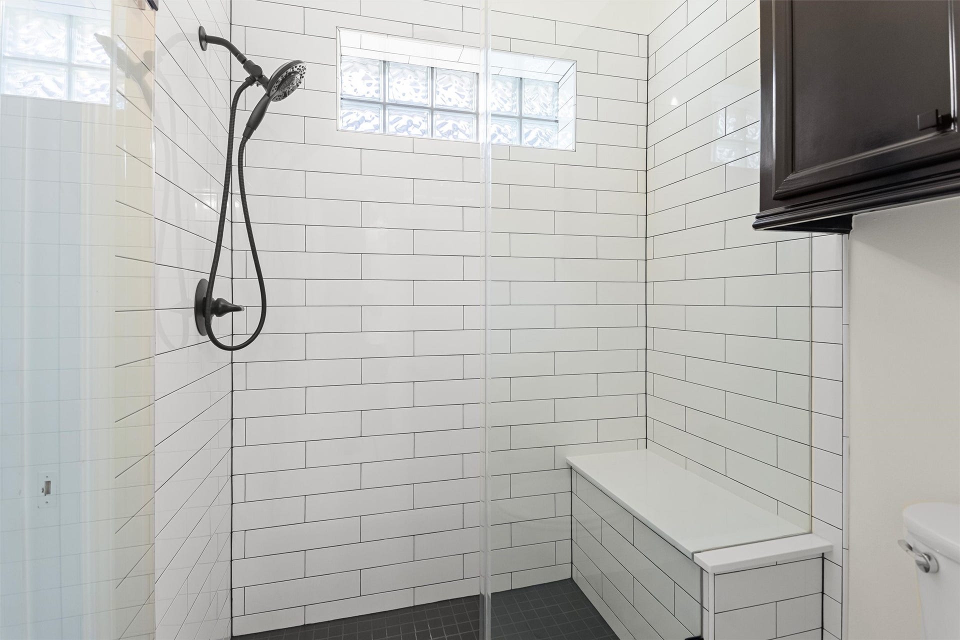 13 Royal Dalton Circle, Conroe, TX 77304 The secondary Hollywood bath features a spacious walk-in shower with a built-in bench.