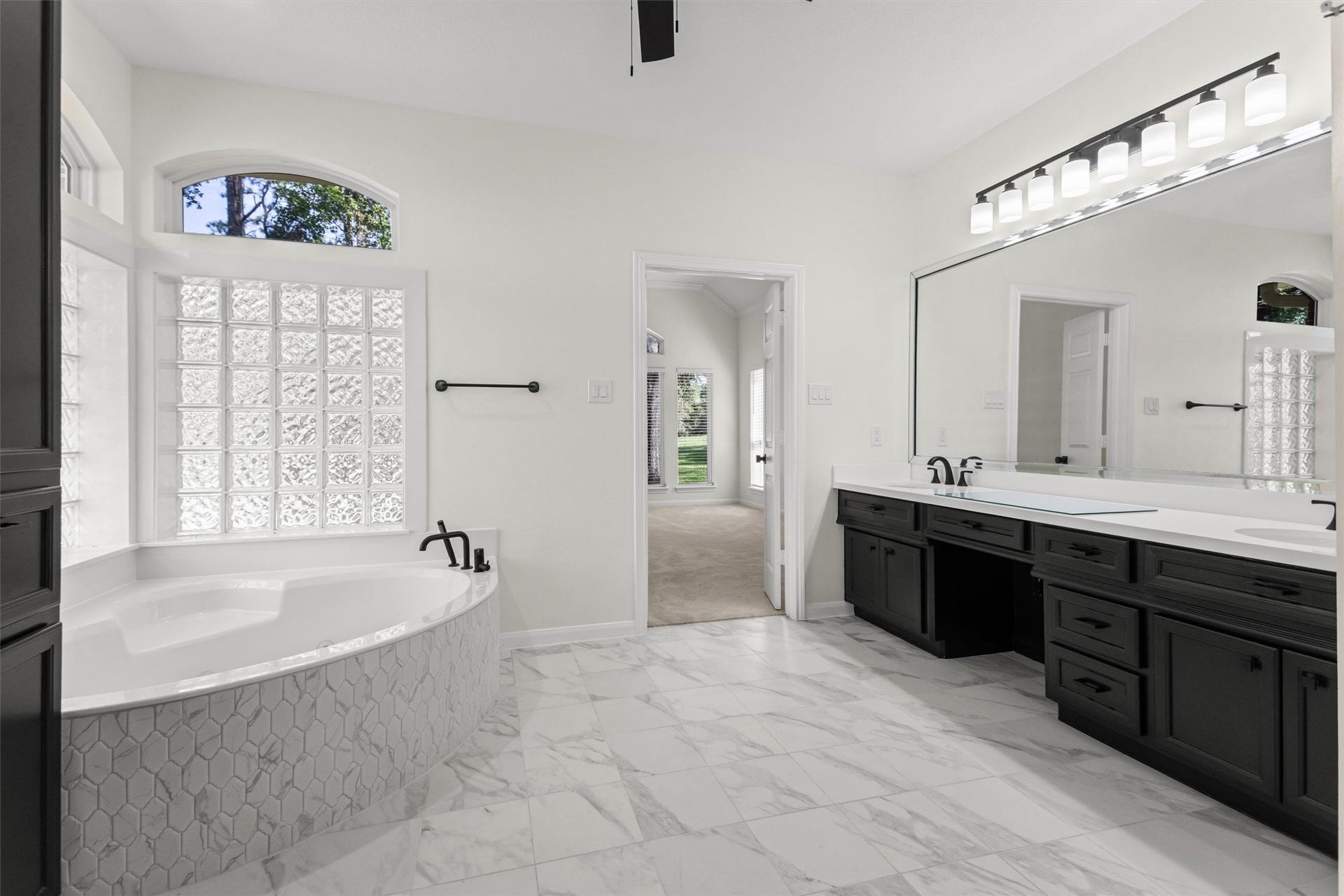 13 Royal Dalton Circle, Conroe, TX 77304 The double sinks and vanity area provide ample space to accommodate busy morning routines.